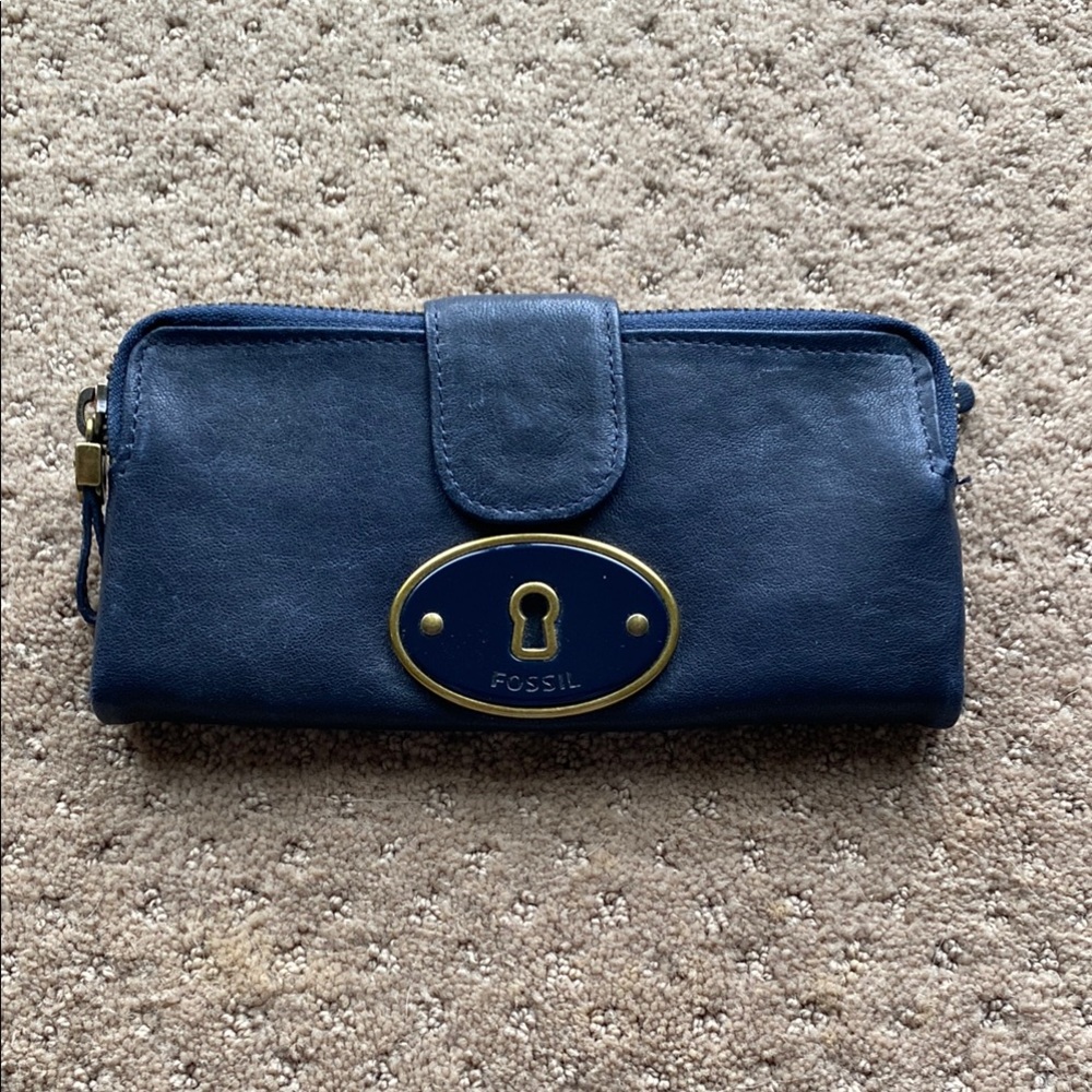 Fossil Blue Wallet with Gold-Toned Emblem and Textured Finish